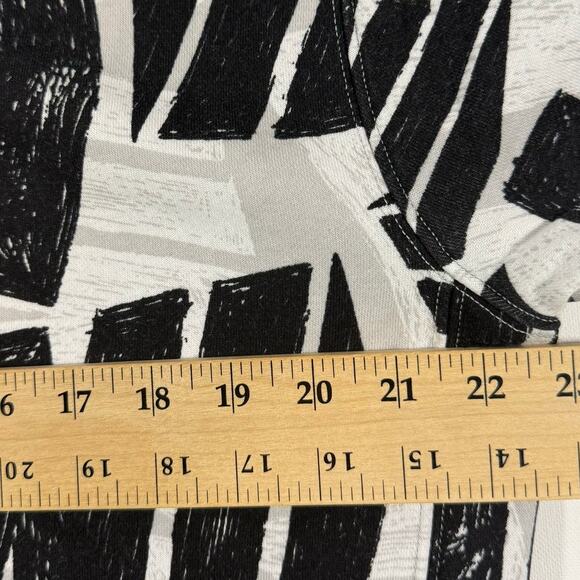 Nike Men’s Medium Gray Hoodie Black Logo Repeat Print Pullover Sweatshirt - Picture 5 of 7